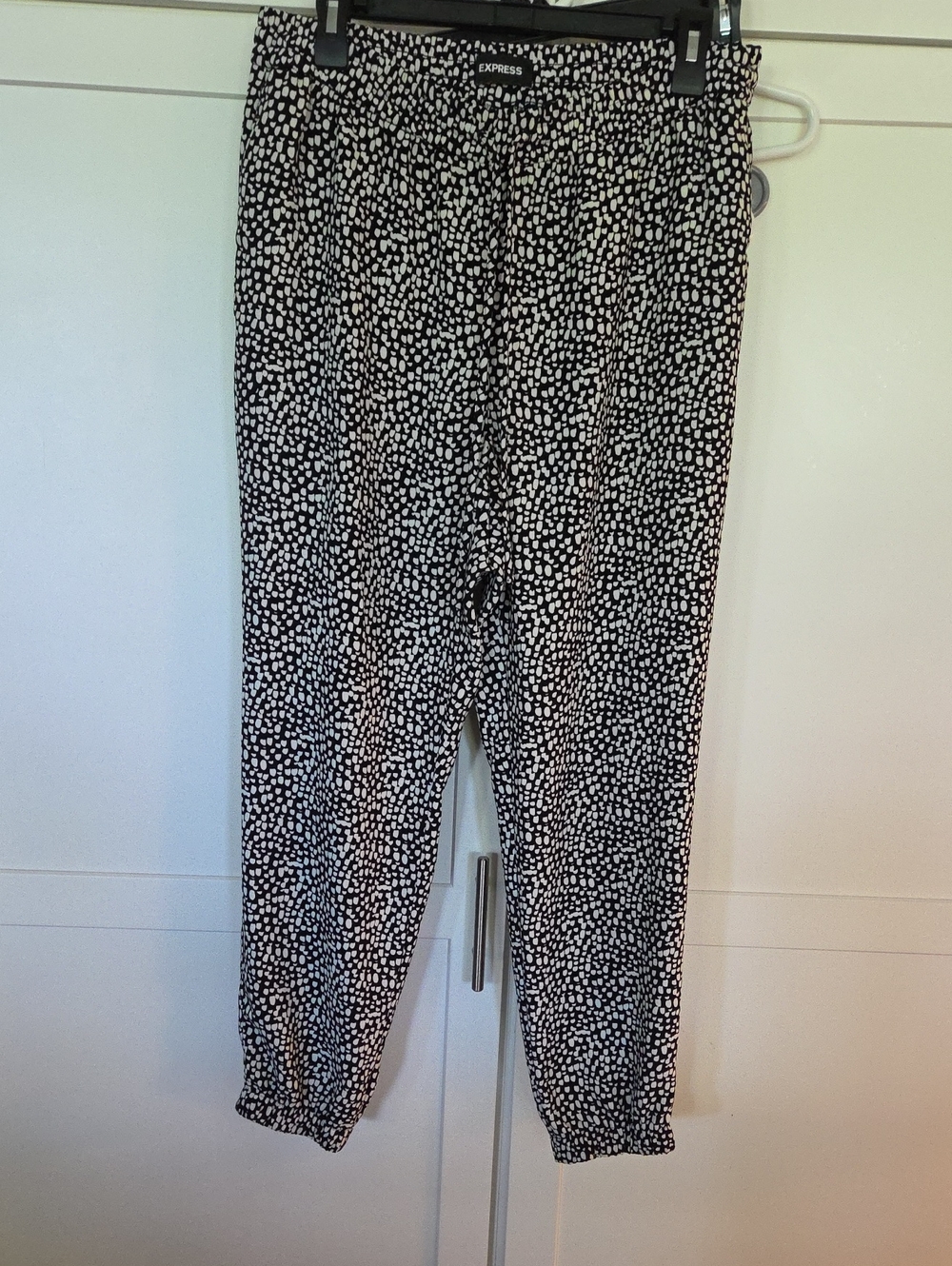 Express Black & White Printed Pull-On Pants
